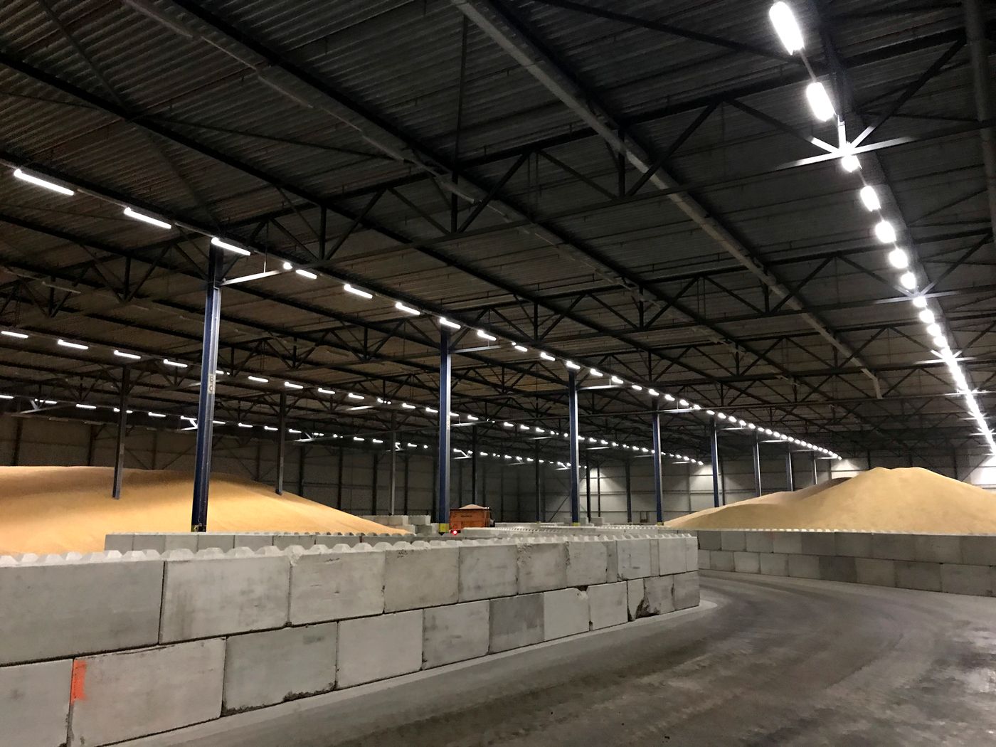 Hangar de stockage au port